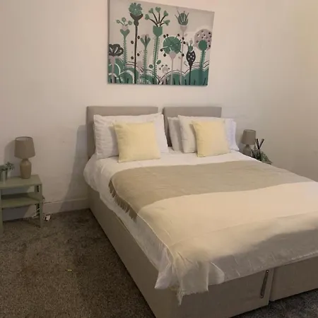 Wandsworth, South London Deluxe King Room 1